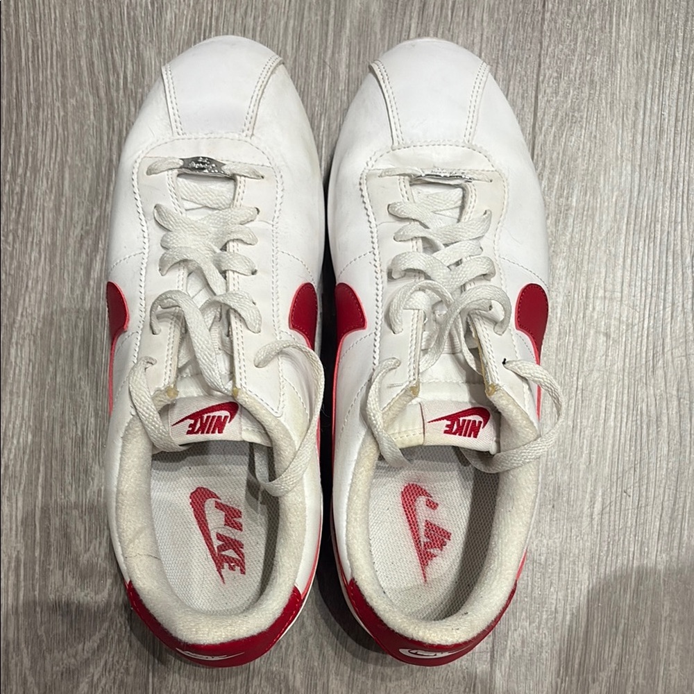 Nike Classic White and Red Trainers